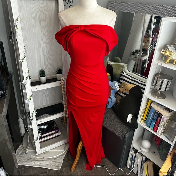 Red bridesmaid dress with thigh slit size small - Picture 6 of 9